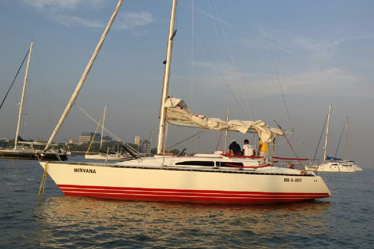 x 372 yacht